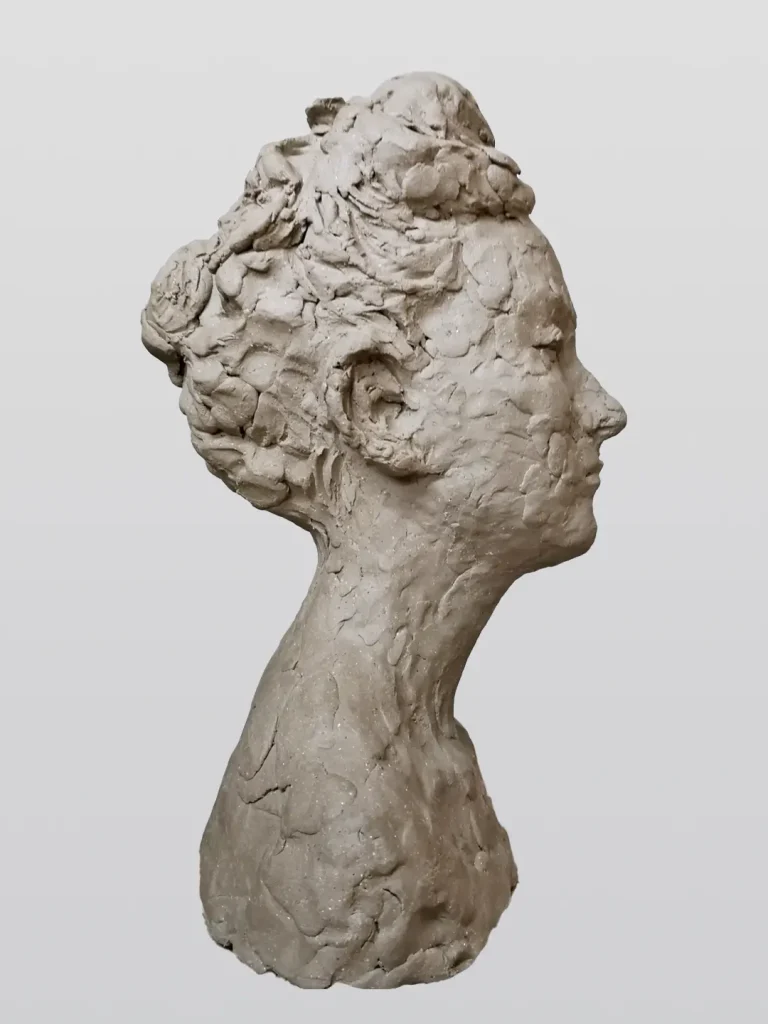 Doriane, séance de 3 h, terre crue – Edith Lafay sculpture, Buste Edith Lafay sculpture, Buste - Doriane, séance de 3 h, terre crue